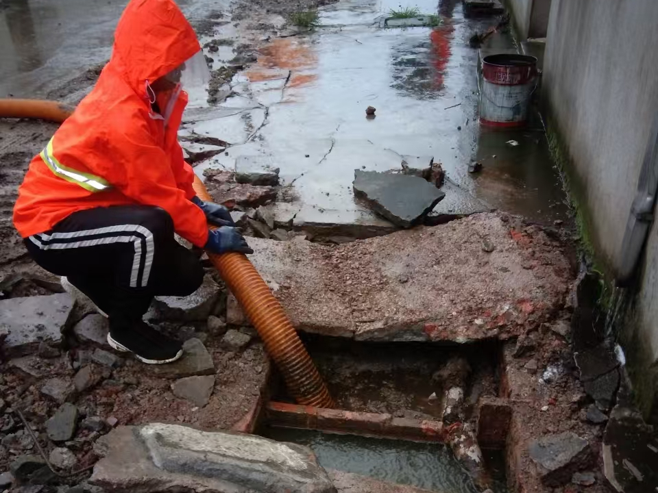 滨海专业清理污水池 炜誉市政以规范流程守护城市 “肠道”