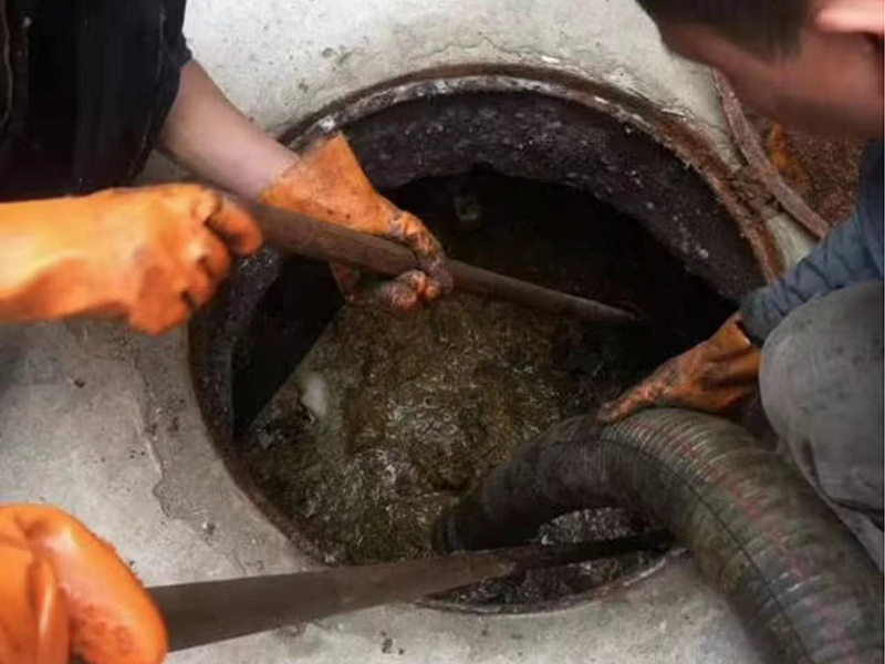 滨海清理化粪池时如何避免沼气的危害?